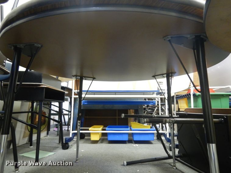 image for item ER9887 (4) round tables