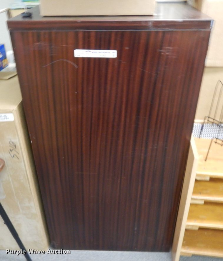 image for item ER9891 Approximately 6 filing cabinets