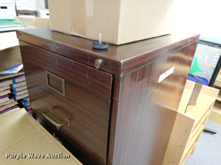 image for item ER9891 Approximately 6 filing cabinets