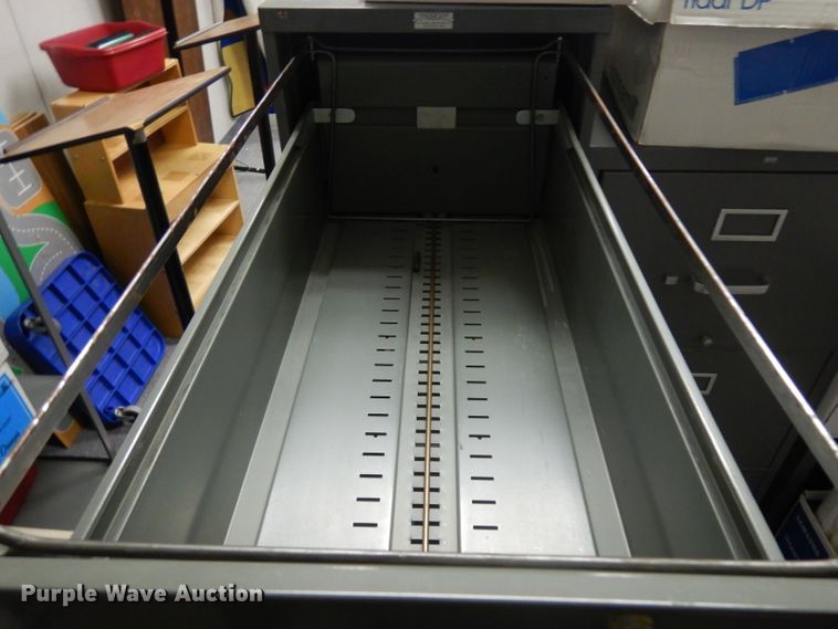 image for item ER9891 Approximately 6 filing cabinets