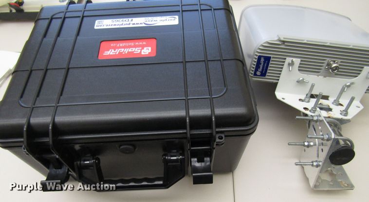 image for item FD9365 SolidRF internal cell phone booster