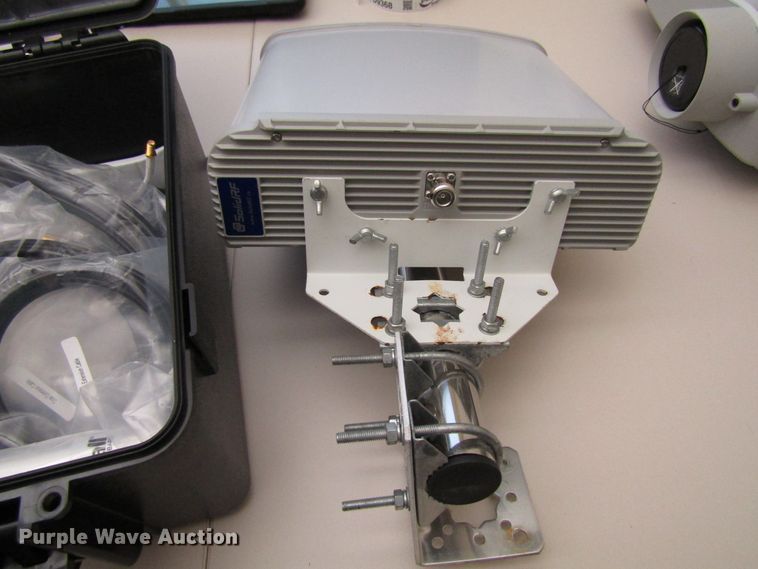 image for item FD9365 SolidRF internal cell phone booster