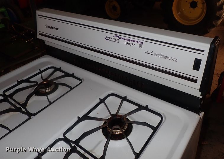 image for item FF9377 Magic Chef oven