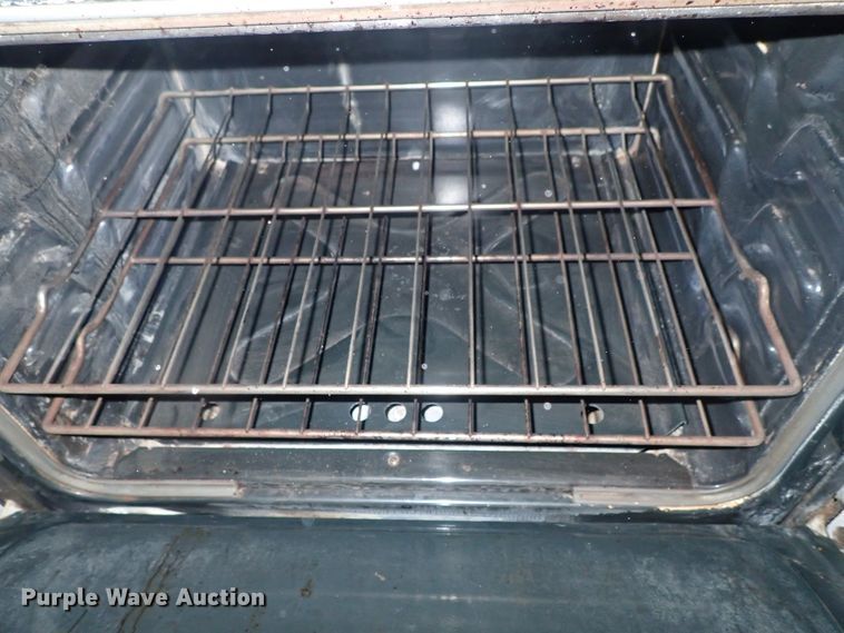 image for item FF9377 Magic Chef oven