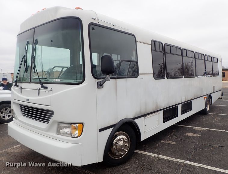 image for item FF9378 2003 Freightliner Champion coach bus