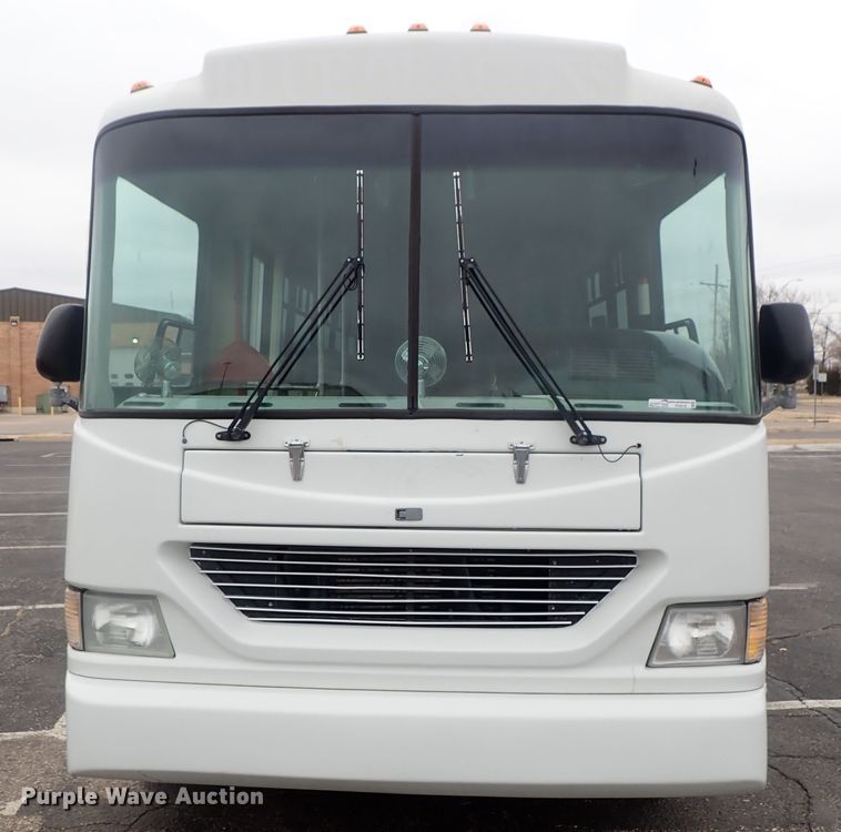 image for item FF9378 2003 Freightliner Champion coach bus
