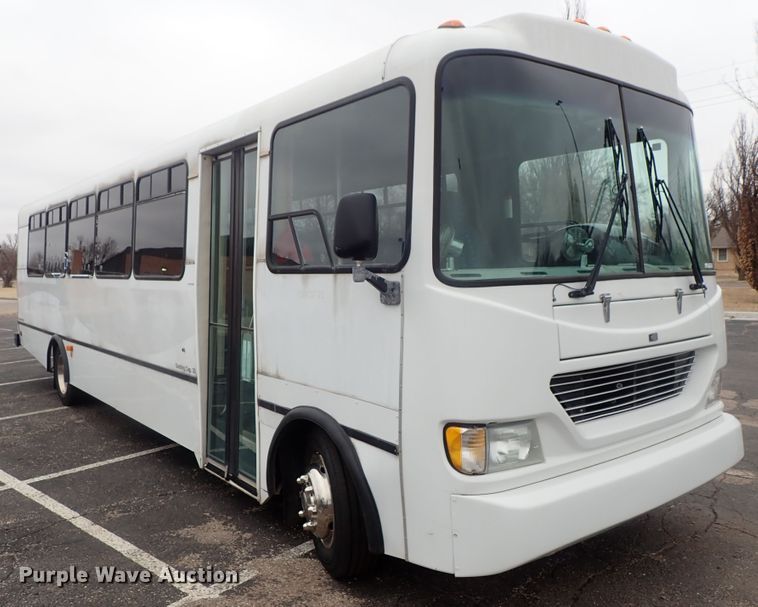 image for item FF9378 2003 Freightliner Champion coach bus