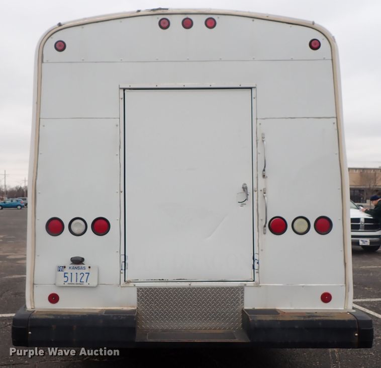 image for item FF9378 2003 Freightliner Champion coach bus