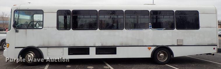 image for item FF9378 2003 Freightliner Champion coach bus