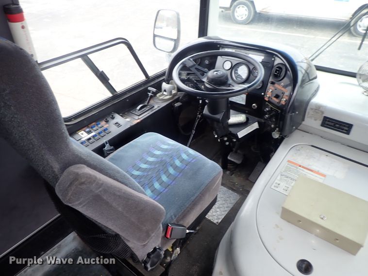 image for item FF9378 2003 Freightliner Champion coach bus