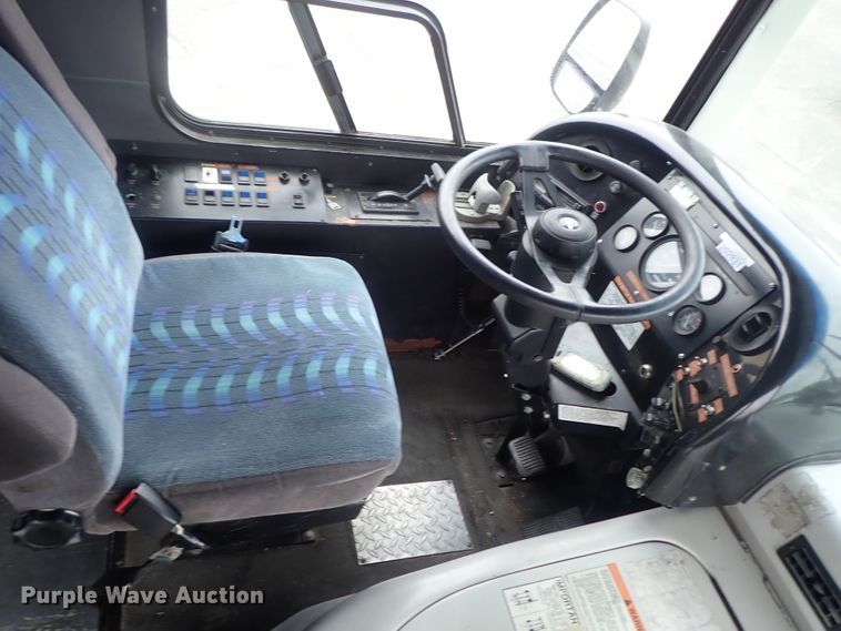 image for item FF9378 2003 Freightliner Champion coach bus