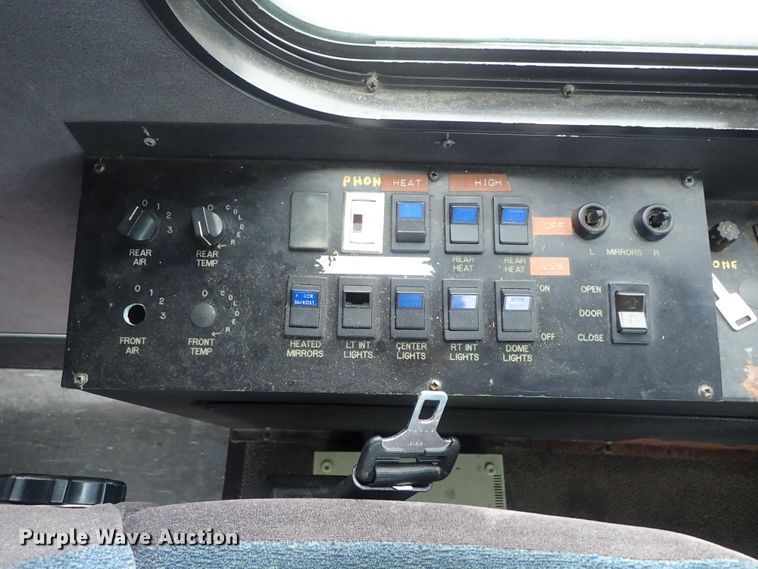 image for item FF9378 2003 Freightliner Champion coach bus