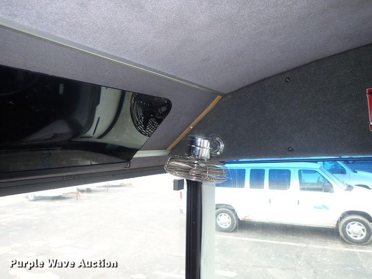 image for item FF9378 2003 Freightliner Champion coach bus