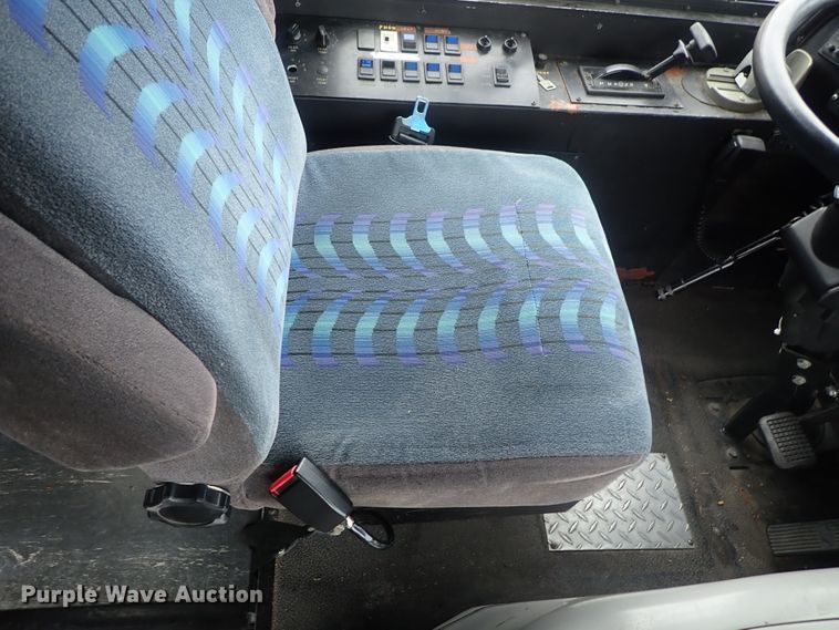 image for item FF9378 2003 Freightliner Champion coach bus