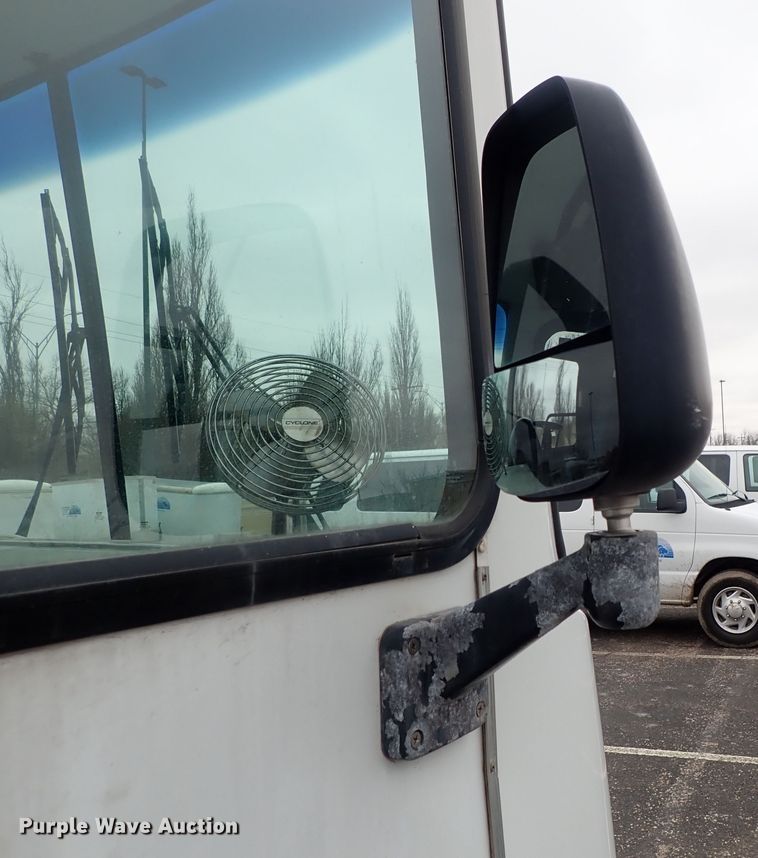 image for item FF9378 2003 Freightliner Champion coach bus