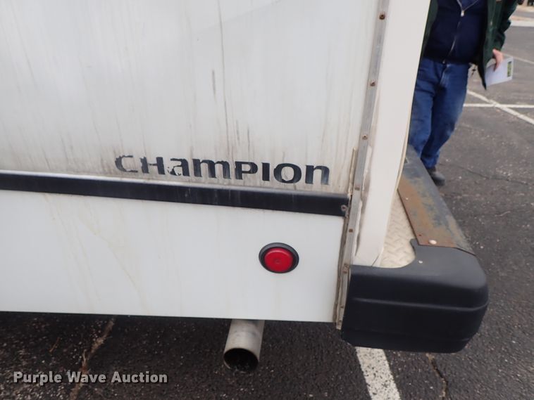 image for item FF9378 2003 Freightliner Champion coach bus