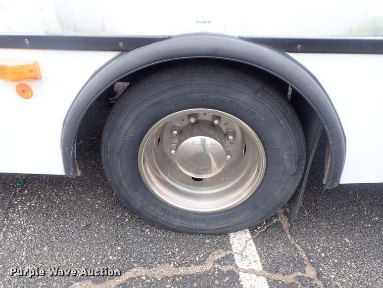 image for item FF9378 2003 Freightliner Champion coach bus