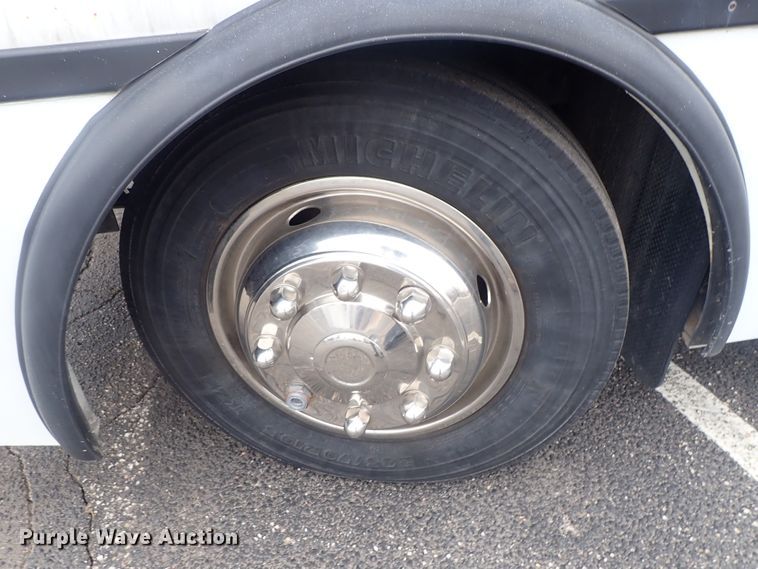 image for item FF9378 2003 Freightliner Champion coach bus