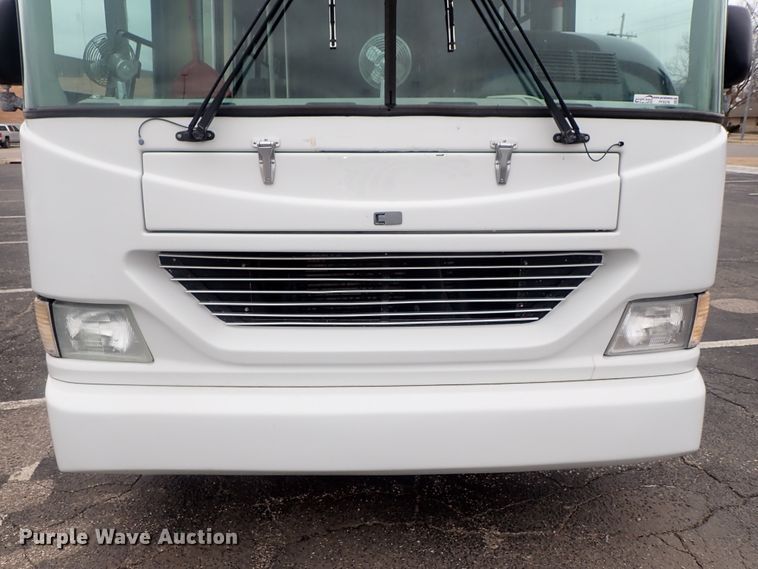 image for item FF9378 2003 Freightliner Champion coach bus