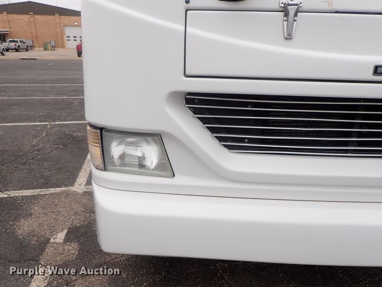 image for item FF9378 2003 Freightliner Champion coach bus