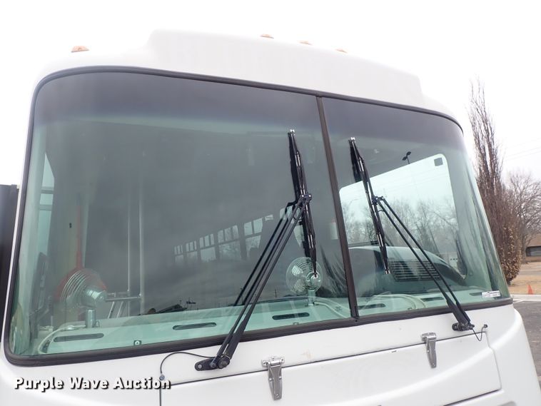 image for item FF9378 2003 Freightliner Champion coach bus