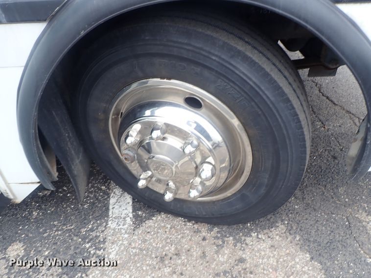 image for item FF9378 2003 Freightliner Champion coach bus