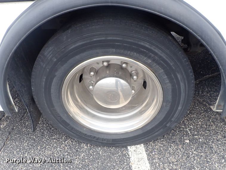 image for item FF9378 2003 Freightliner Champion coach bus