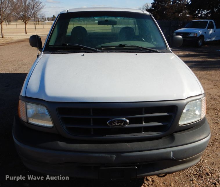 image for item FG9966 2002 Ford F150 XL pickup truck