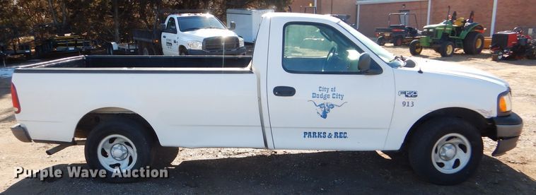 image for item FG9966 2002 Ford F150 XL pickup truck