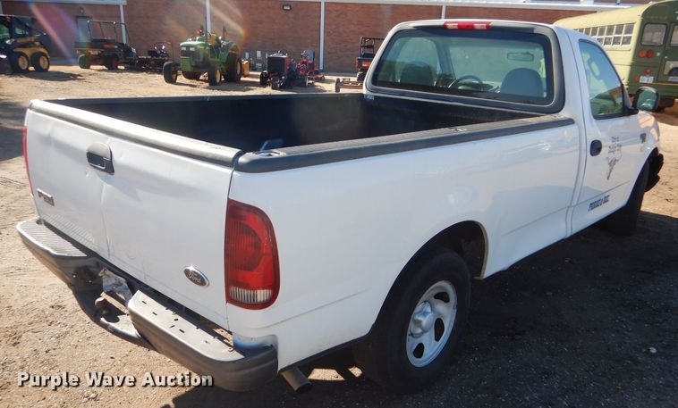 image for item FG9966 2002 Ford F150 XL pickup truck