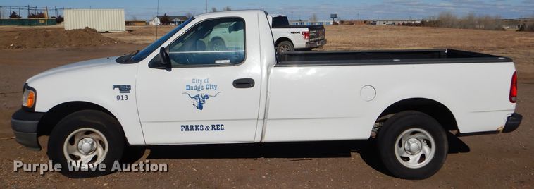 image for item FG9966 2002 Ford F150 XL pickup truck