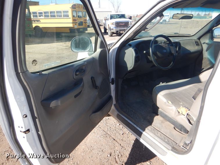 image for item FG9966 2002 Ford F150 XL pickup truck