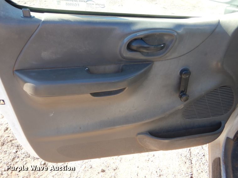 image for item FG9966 2002 Ford F150 XL pickup truck