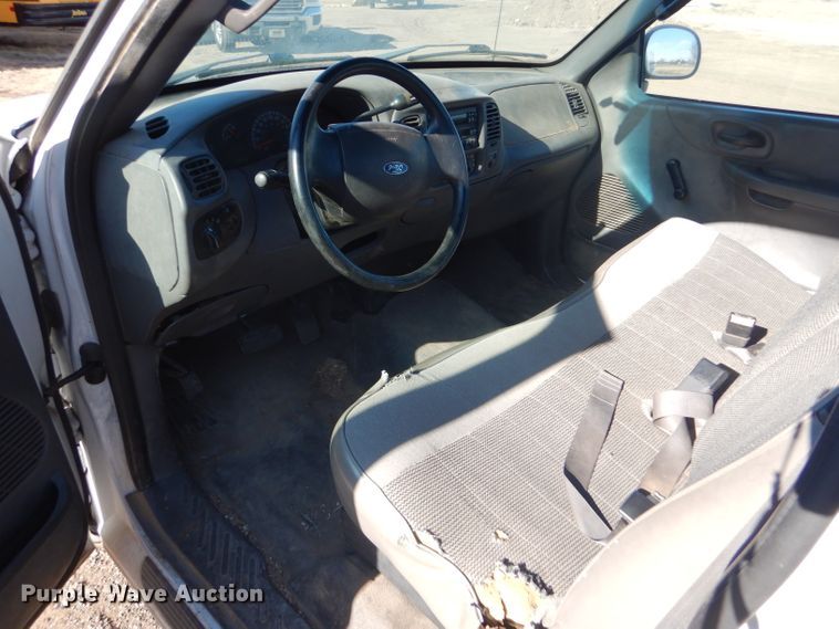 image for item FG9966 2002 Ford F150 XL pickup truck