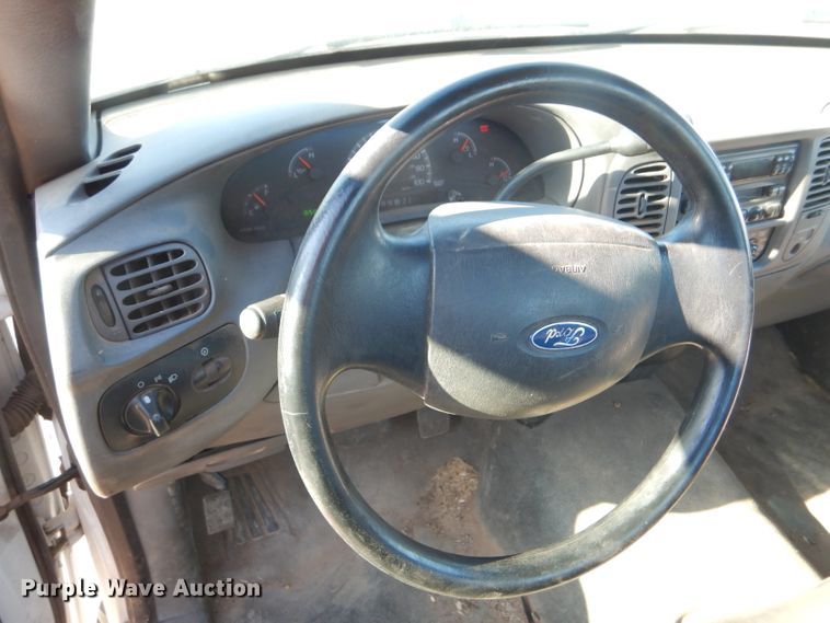 image for item FG9966 2002 Ford F150 XL pickup truck