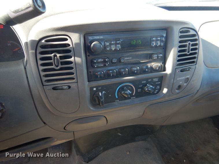 image for item FG9966 2002 Ford F150 XL pickup truck