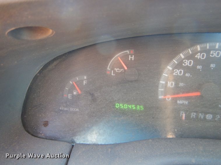 image for item FG9966 2002 Ford F150 XL pickup truck