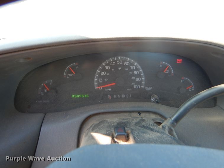 image for item FG9966 2002 Ford F150 XL pickup truck