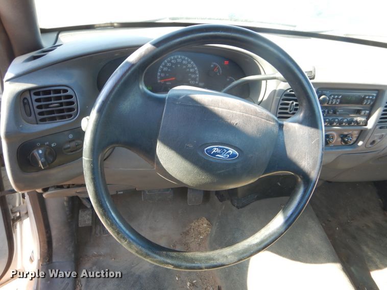 image for item FG9966 2002 Ford F150 XL pickup truck