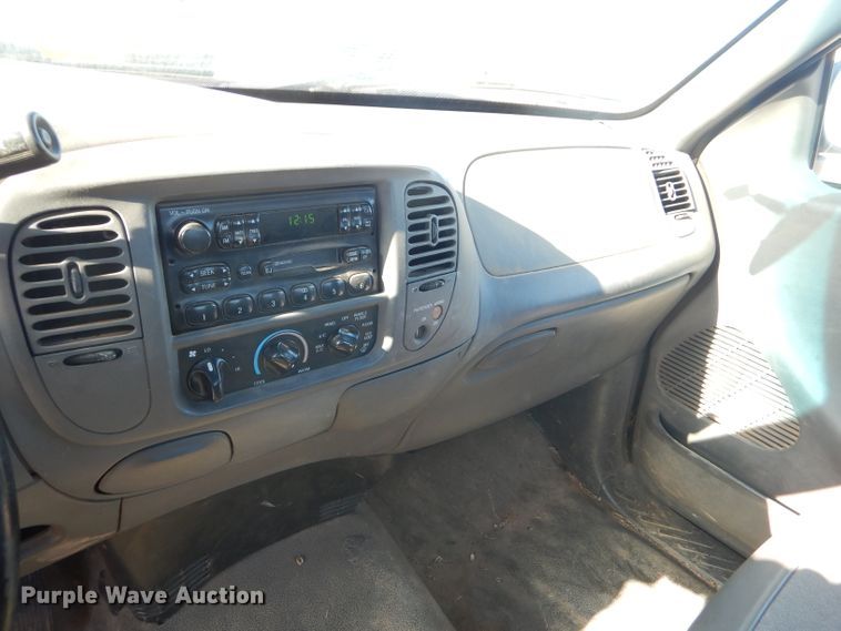 image for item FG9966 2002 Ford F150 XL pickup truck