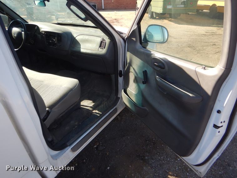 image for item FG9966 2002 Ford F150 XL pickup truck