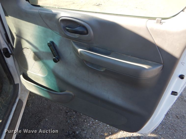 image for item FG9966 2002 Ford F150 XL pickup truck