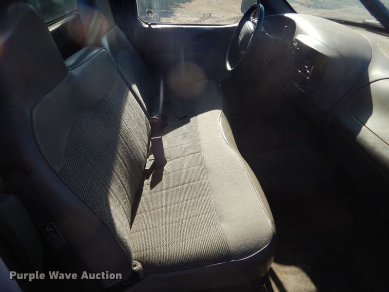 image for item FG9966 2002 Ford F150 XL pickup truck