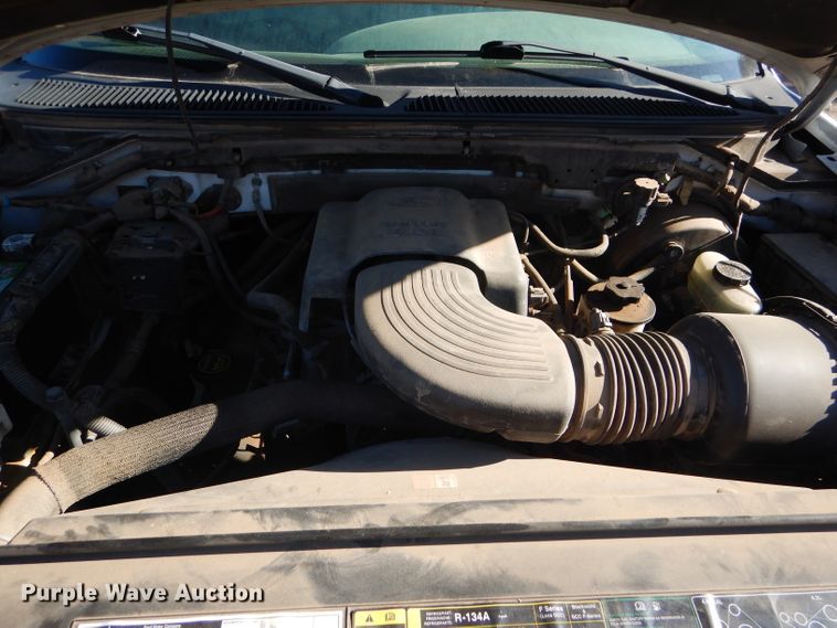 image for item FG9966 2002 Ford F150 XL pickup truck