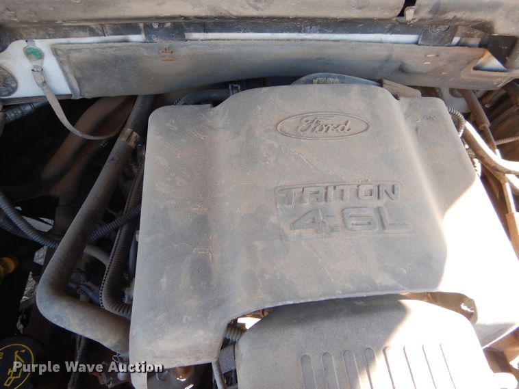 image for item FG9966 2002 Ford F150 XL pickup truck