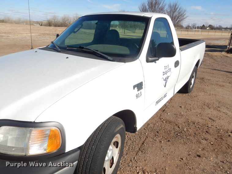 image for item FG9966 2002 Ford F150 XL pickup truck