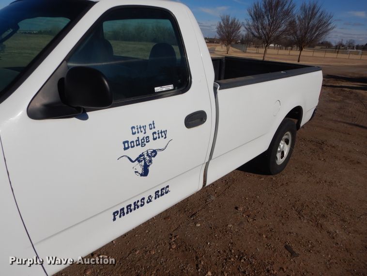 image for item FG9966 2002 Ford F150 XL pickup truck