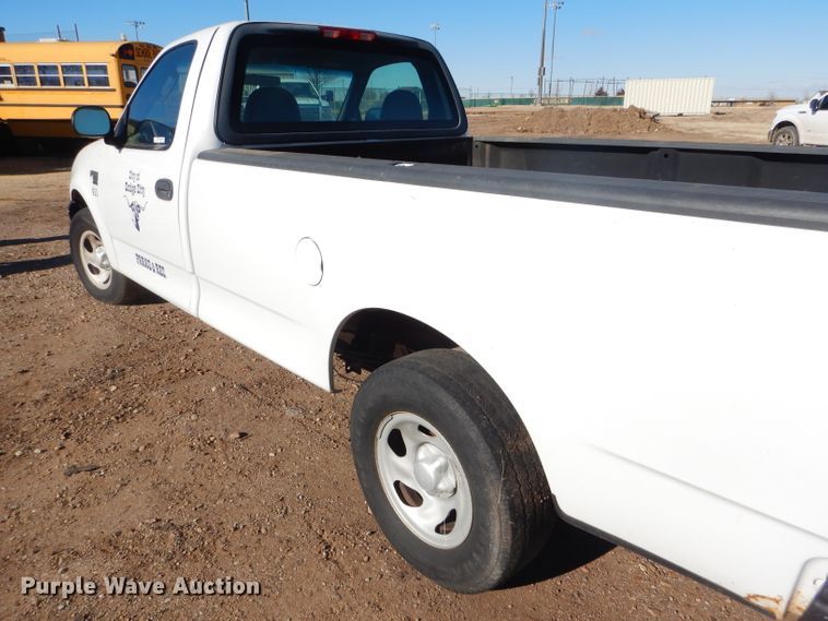 image for item FG9966 2002 Ford F150 XL pickup truck