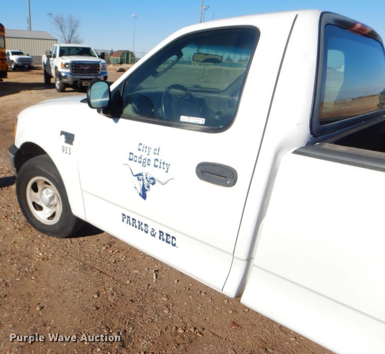 image for item FG9966 2002 Ford F150 XL pickup truck