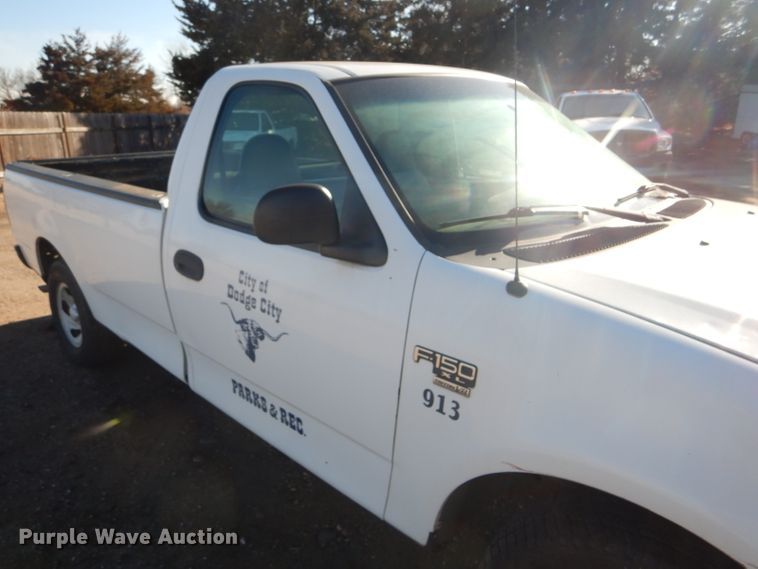 image for item FG9966 2002 Ford F150 XL pickup truck